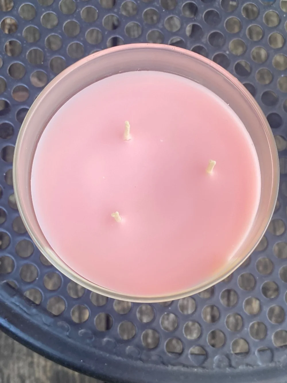 Bath & Body Works 14.5 Oz Salt Water Taffy 3-Wick Candle NEW - Picture 2 of 3